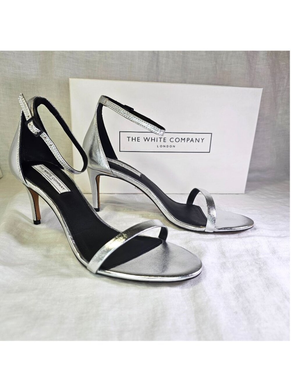 The White Company 2.75” Heel Genuine Leather Single Strap Sandal EU39 US8 Silver